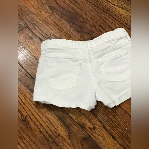 Old Navy White Denim Jean Shorts 
Small 6 / 7 Girls 
Elastic Adjustable Waist - Picture 10 of 11